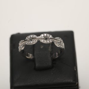 lančani srebrni prsten u obliku lanca sa karikama